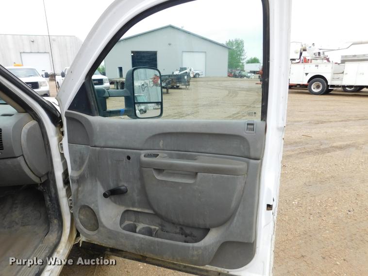 image for item DA1035 2011 GMC Sierra 3500HD Crew Cab pickup truck