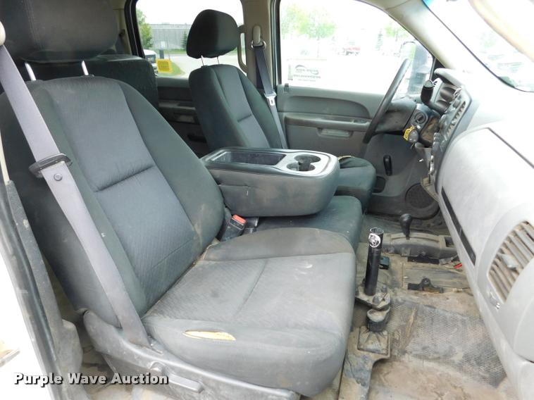 image for item DA1035 2011 GMC Sierra 3500HD Crew Cab pickup truck