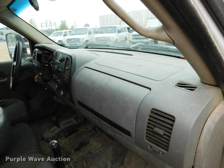 image for item DA1035 2011 GMC Sierra 3500HD Crew Cab pickup truck