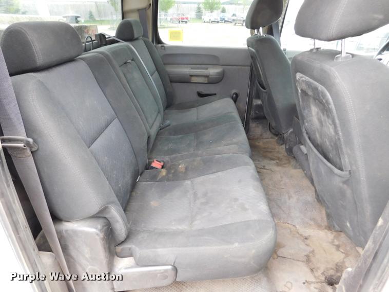 image for item DA1035 2011 GMC Sierra 3500HD Crew Cab pickup truck