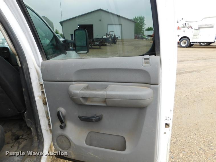 image for item DA1035 2011 GMC Sierra 3500HD Crew Cab pickup truck