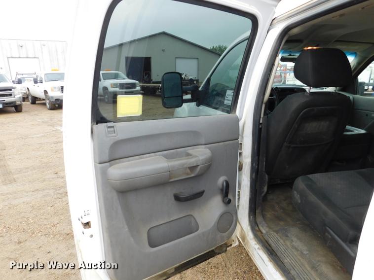 image for item DA1035 2011 GMC Sierra 3500HD Crew Cab pickup truck