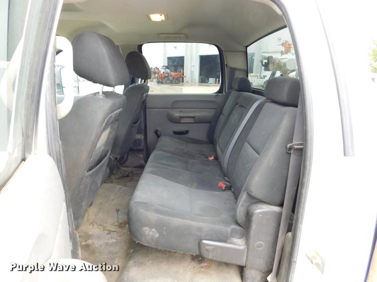 image for item DA1035 2011 GMC Sierra 3500HD Crew Cab pickup truck