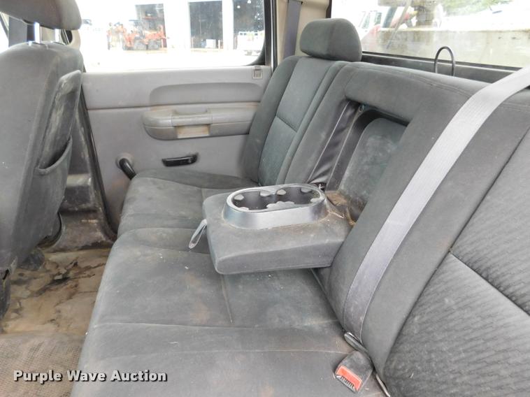 image for item DA1035 2011 GMC Sierra 3500HD Crew Cab pickup truck