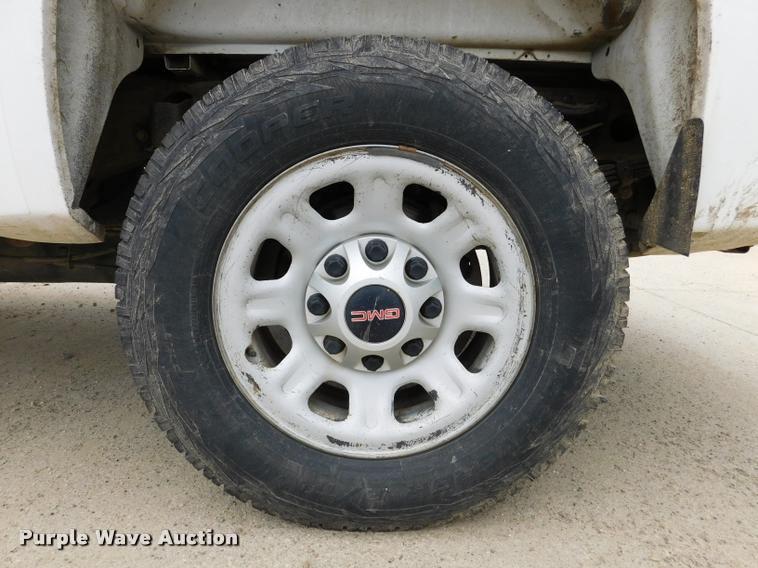 image for item DA1035 2011 GMC Sierra 3500HD Crew Cab pickup truck