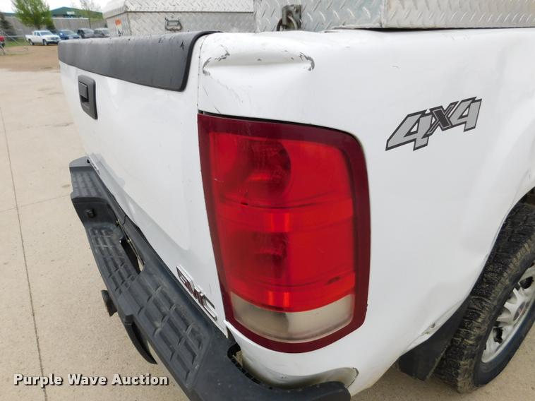image for item DA1035 2011 GMC Sierra 3500HD Crew Cab pickup truck