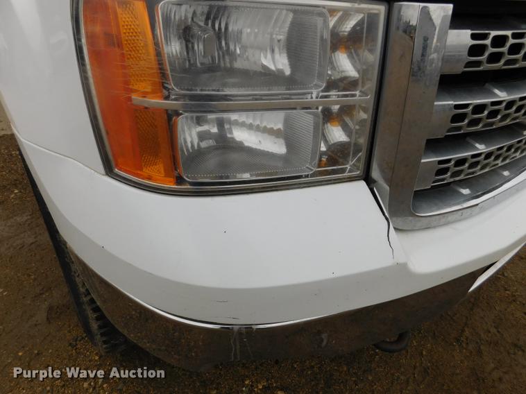 image for item DA1035 2011 GMC Sierra 3500HD Crew Cab pickup truck