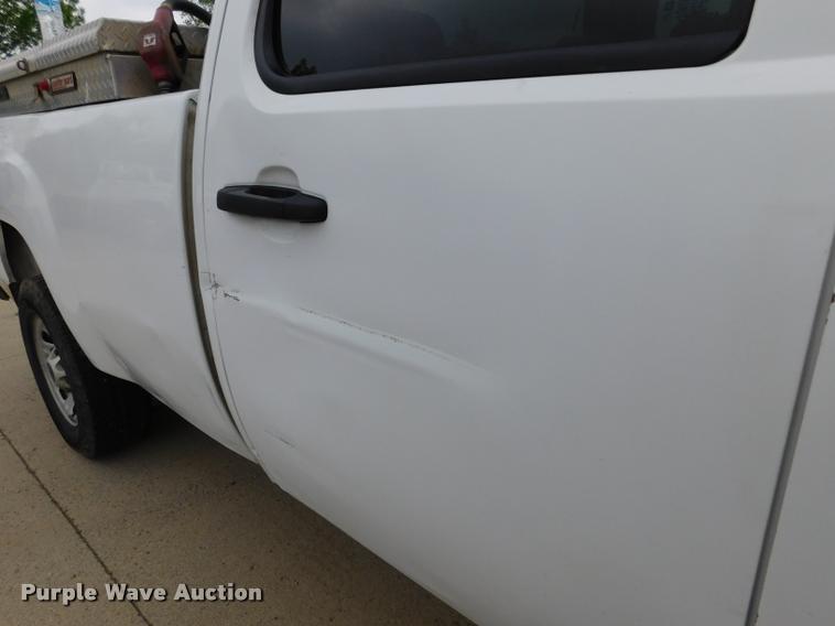 image for item DA1035 2011 GMC Sierra 3500HD Crew Cab pickup truck