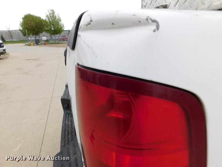 image for item DA1035 2011 GMC Sierra 3500HD Crew Cab pickup truck