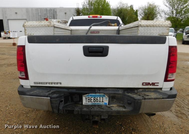 image for item DA1037 2011 GMC Sierra 3500HD Crew Cab pickup truck