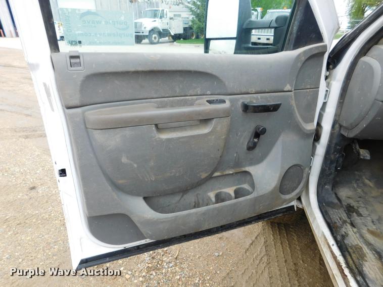 image for item DA1037 2011 GMC Sierra 3500HD Crew Cab pickup truck