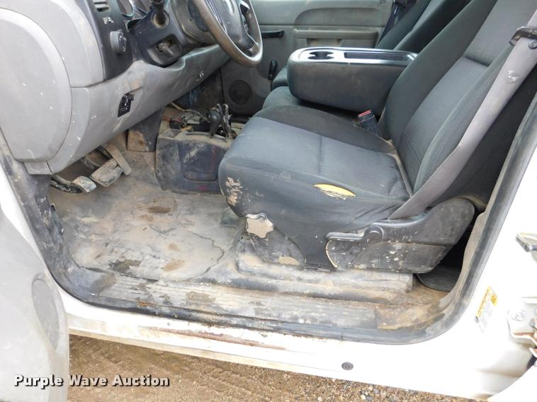 image for item DA1037 2011 GMC Sierra 3500HD Crew Cab pickup truck