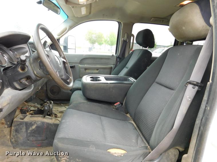 image for item DA1037 2011 GMC Sierra 3500HD Crew Cab pickup truck