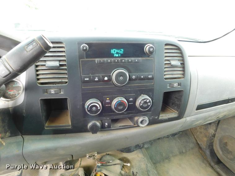 image for item DA1037 2011 GMC Sierra 3500HD Crew Cab pickup truck