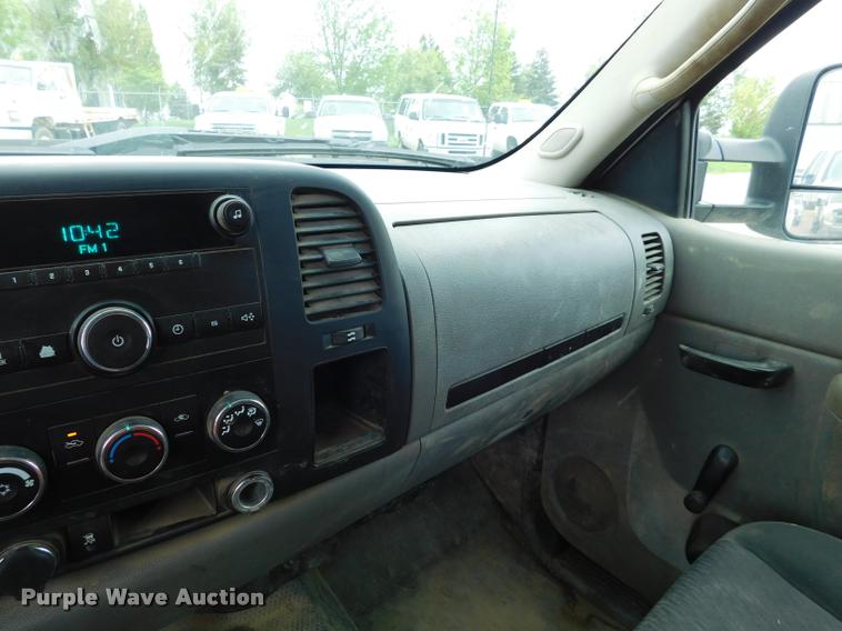 image for item DA1037 2011 GMC Sierra 3500HD Crew Cab pickup truck