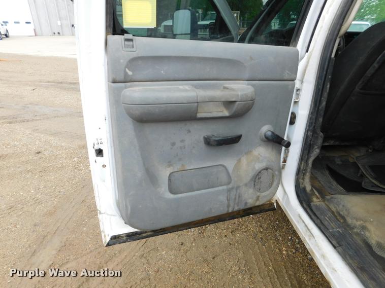 image for item DA1037 2011 GMC Sierra 3500HD Crew Cab pickup truck