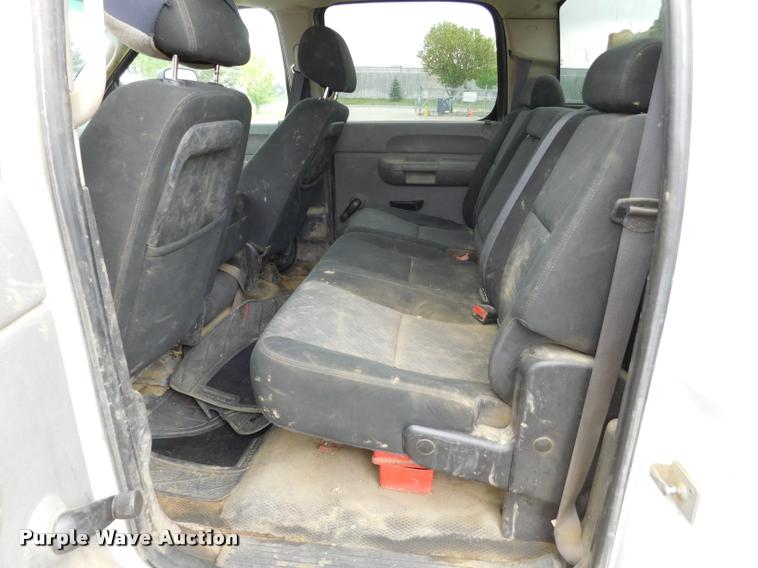 image for item DA1037 2011 GMC Sierra 3500HD Crew Cab pickup truck