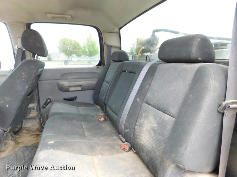 image for item DA1037 2011 GMC Sierra 3500HD Crew Cab pickup truck