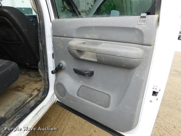 image for item DA1037 2011 GMC Sierra 3500HD Crew Cab pickup truck
