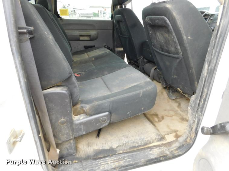 image for item DA1037 2011 GMC Sierra 3500HD Crew Cab pickup truck