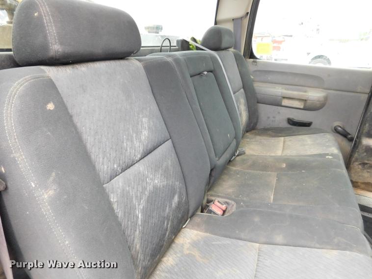 image for item DA1037 2011 GMC Sierra 3500HD Crew Cab pickup truck