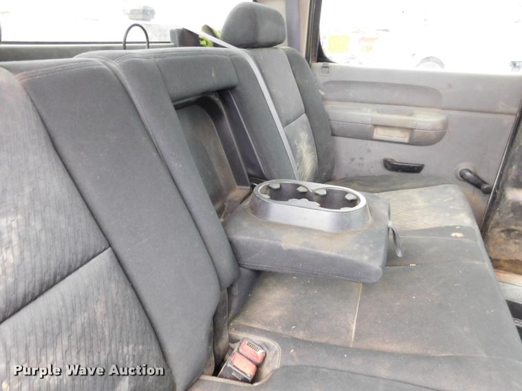 image for item DA1037 2011 GMC Sierra 3500HD Crew Cab pickup truck