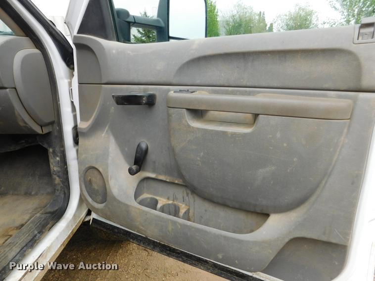 image for item DA1037 2011 GMC Sierra 3500HD Crew Cab pickup truck