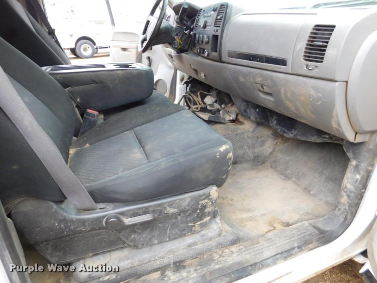 image for item DA1037 2011 GMC Sierra 3500HD Crew Cab pickup truck