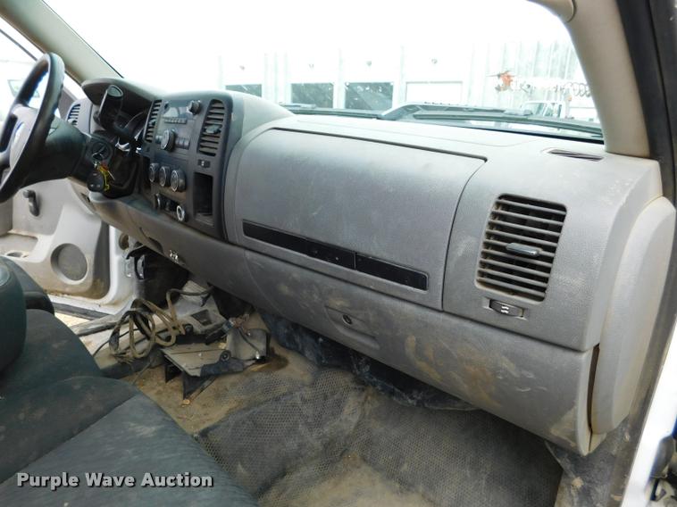 image for item DA1037 2011 GMC Sierra 3500HD Crew Cab pickup truck