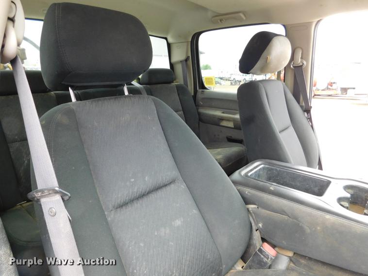 image for item DA1037 2011 GMC Sierra 3500HD Crew Cab pickup truck