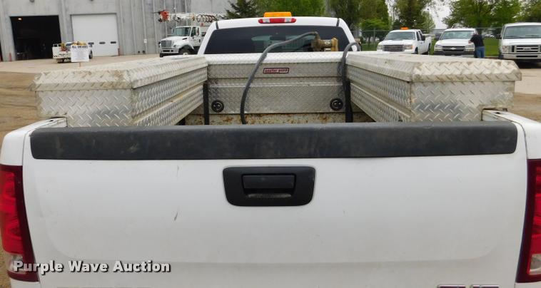 image for item DA1037 2011 GMC Sierra 3500HD Crew Cab pickup truck