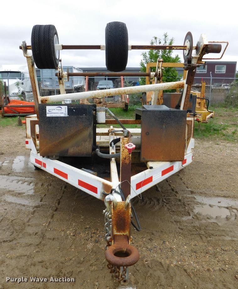 image for item DA1042 2010 Larson 5600 reel trailer