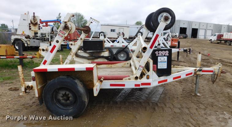 image for item DA1042 2010 Larson 5600 reel trailer