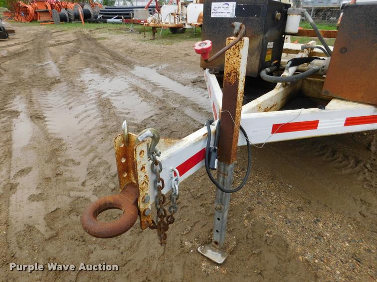 image for item DA1042 2010 Larson 5600 reel trailer