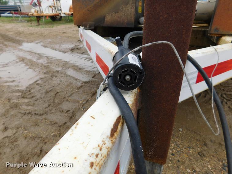 image for item DA1042 2010 Larson 5600 reel trailer