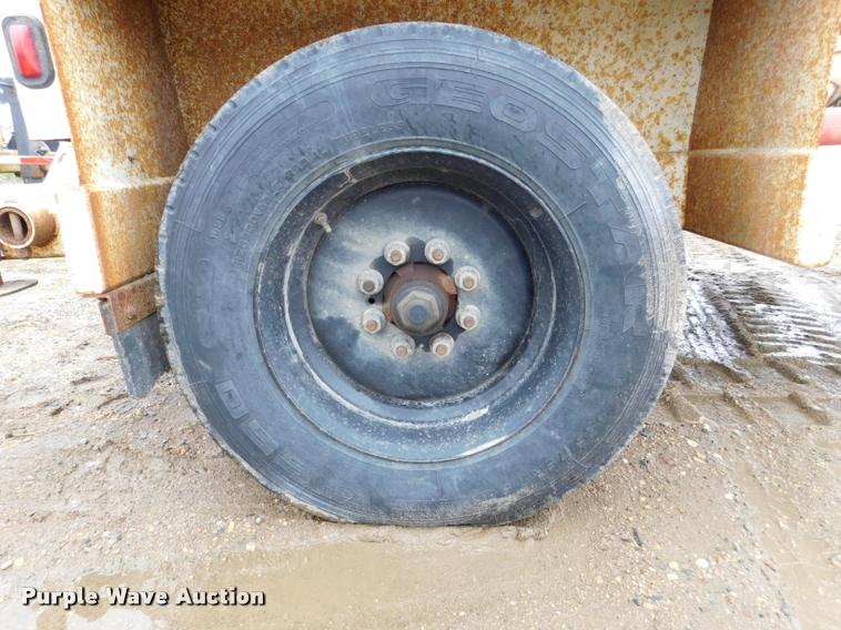 image for item DA1042 2010 Larson 5600 reel trailer