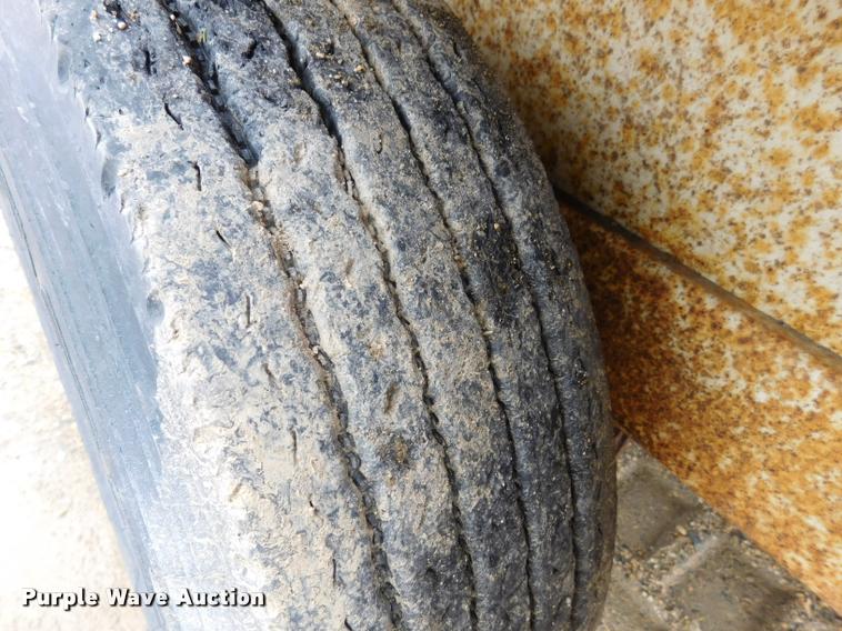 image for item DA1042 2010 Larson 5600 reel trailer