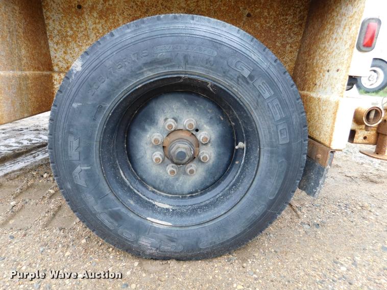 image for item DA1042 2010 Larson 5600 reel trailer