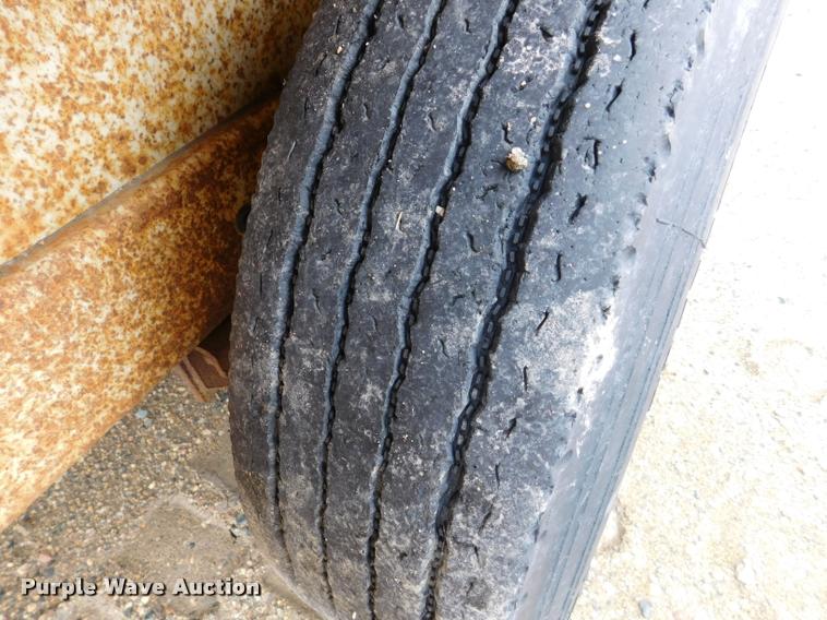 image for item DA1042 2010 Larson 5600 reel trailer