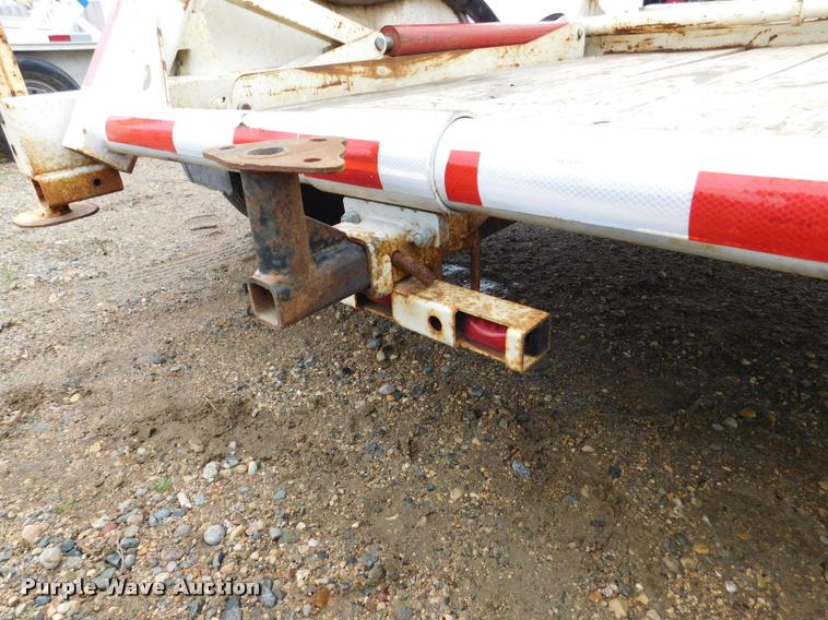 image for item DA1042 2010 Larson 5600 reel trailer