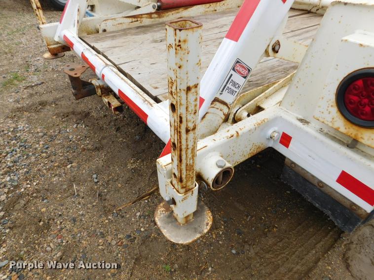 image for item DA1042 2010 Larson 5600 reel trailer