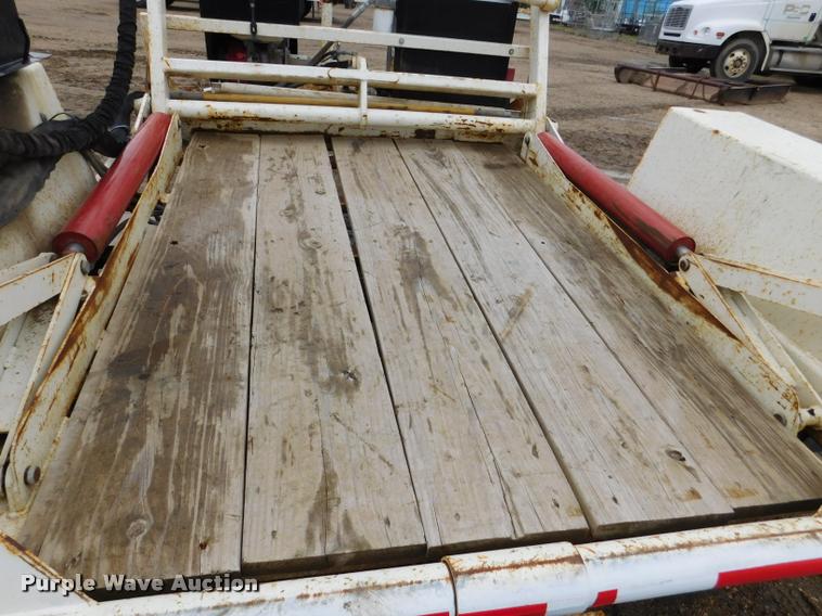 image for item DA1042 2010 Larson 5600 reel trailer