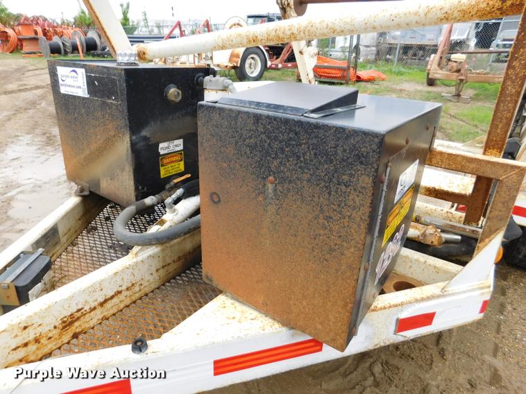 image for item DA1042 2010 Larson 5600 reel trailer