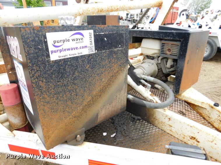 image for item DA1042 2010 Larson 5600 reel trailer