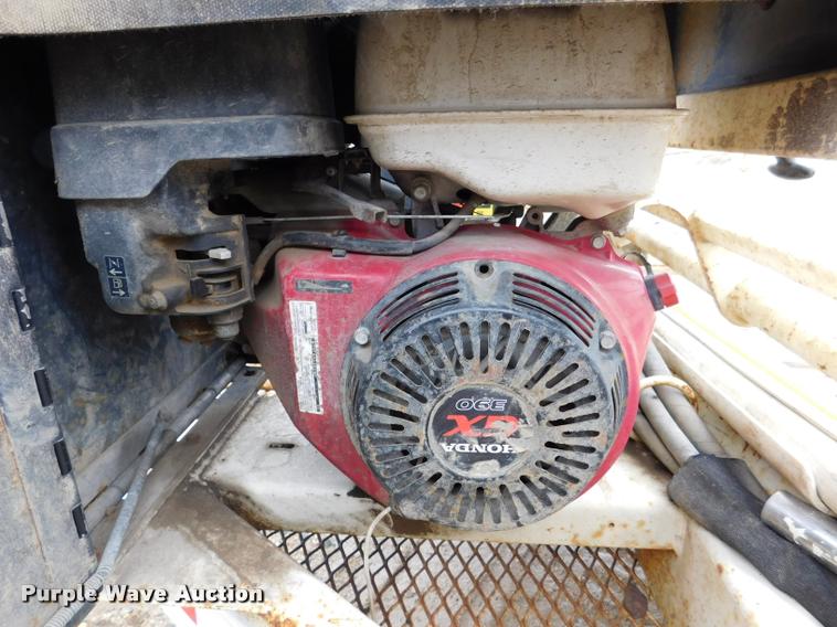 image for item DA1042 2010 Larson 5600 reel trailer