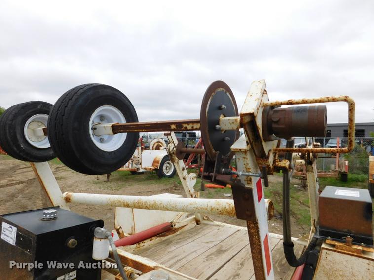 image for item DA1042 2010 Larson 5600 reel trailer