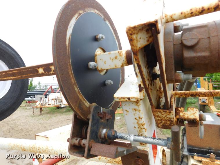 image for item DA1042 2010 Larson 5600 reel trailer