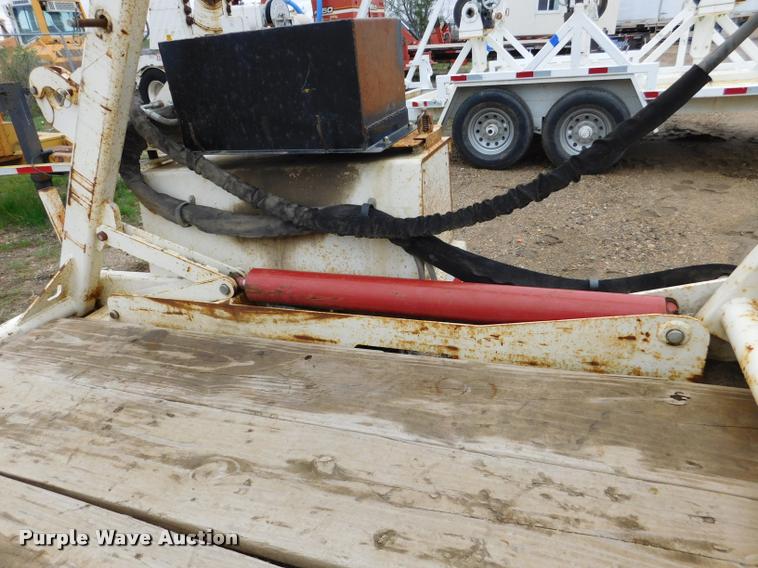 image for item DA1042 2010 Larson 5600 reel trailer