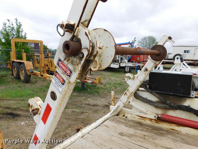 image for item DA1042 2010 Larson 5600 reel trailer