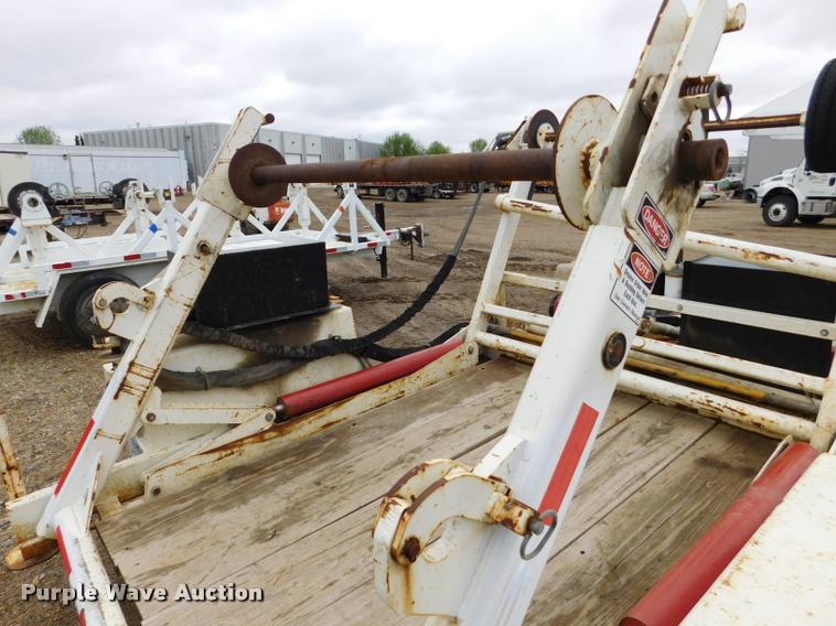 image for item DA1042 2010 Larson 5600 reel trailer